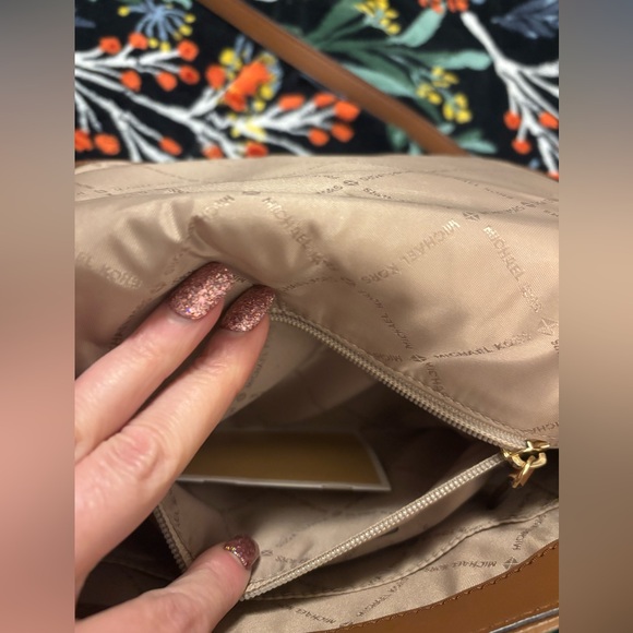 Michael Kors Tan Leather Shoulder Bag - Picture 9 of 14